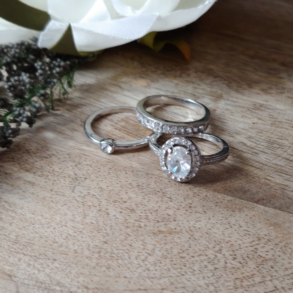 !!SOLD!! ~Oval Halo Diamond Cubic Zirconia Engagement Ring